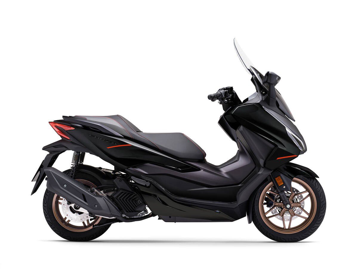 26YM HONDA Forza 125 Скутер Honda Forza 125 ABS Smart Key 2026 – 15 к.с., TFT, RoadSync - Зображення 1